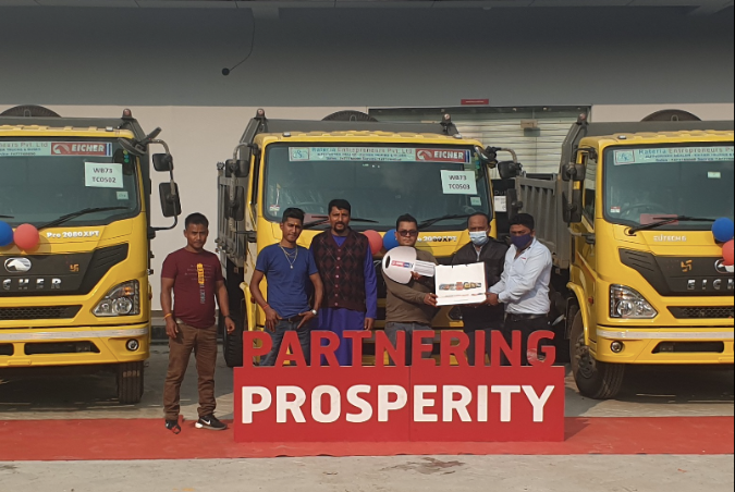 Eicher is proud to deliver Mr Madan Sharma, SMC Construction 5 units of our BSVI Eicher Pro 2080XPT tippers in Siliguri
