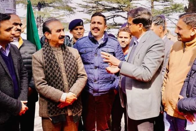 Hon’ble Chief Minister Sukhvinder Singh Sukhu and PWD Minister Vikramaditya Singh in the presence of HP PWD officials flagged off 81 Tippers of Eicher Pro2080 XPT from Shimla